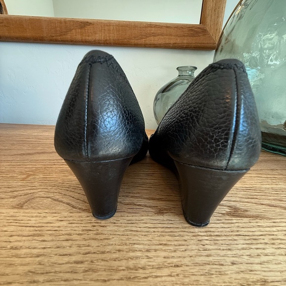 Tory Burch Sally, black leather peep, toe wedge pump size 7 - Picture 5 of 12